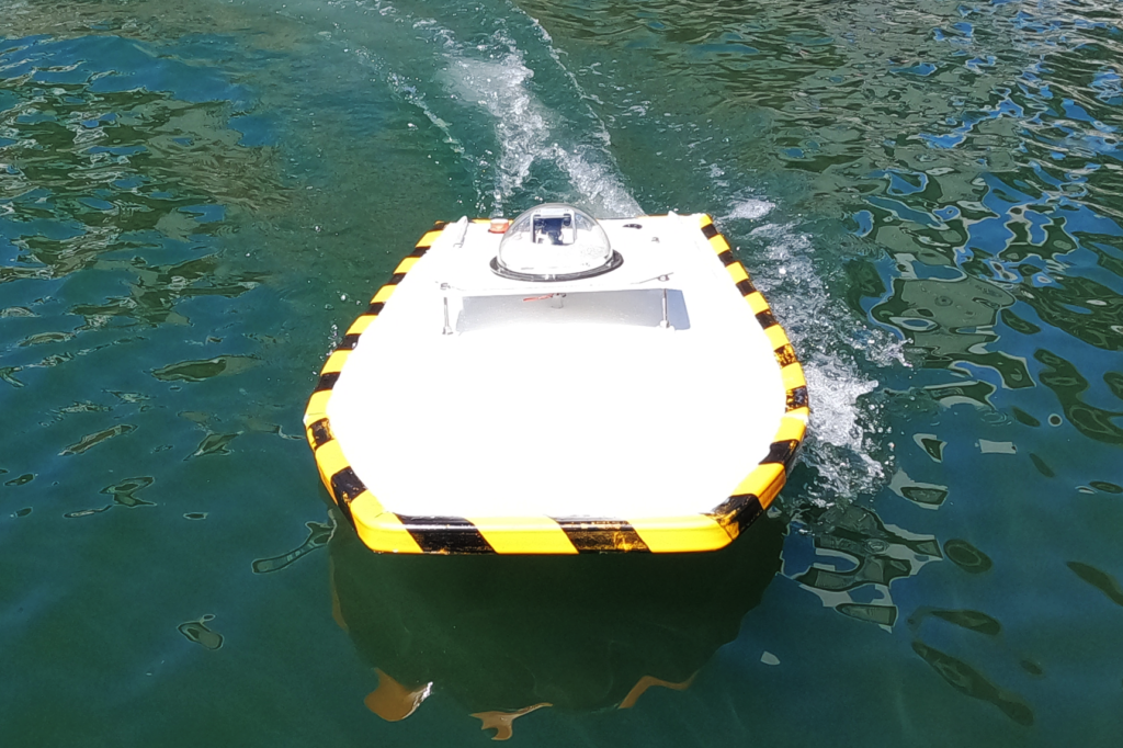 ビート板型 水上点検ドローン（RBBG）