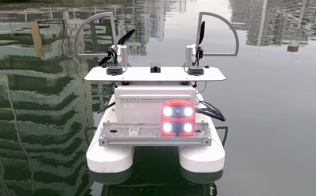 双胴艇型 水上点検ドローン（RBOA）