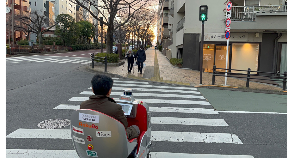 自動運転配送ロボ DeliRo