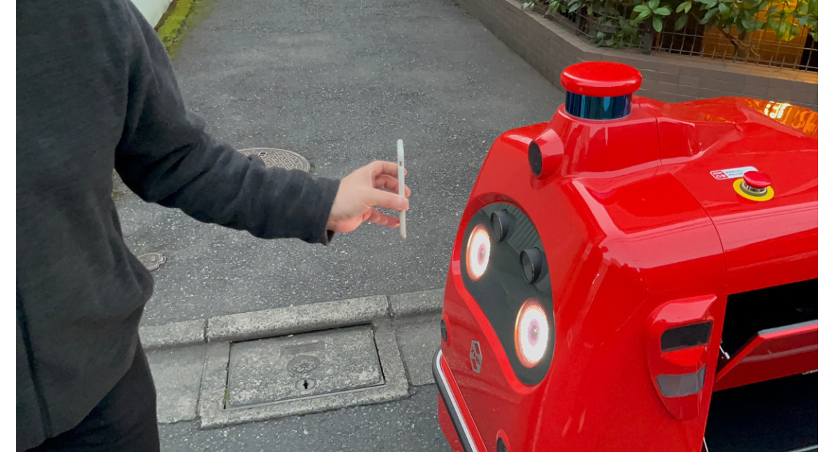 自動運転配送ロボ DeliRo