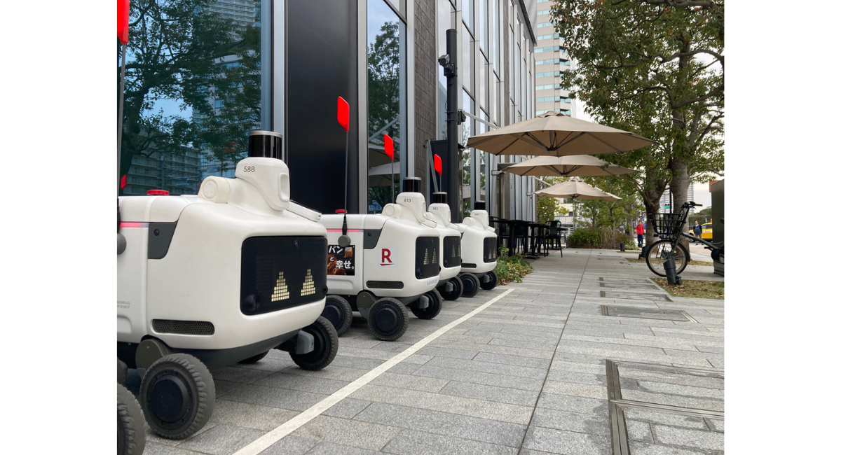 溶け込むAvrideの配送ロボット